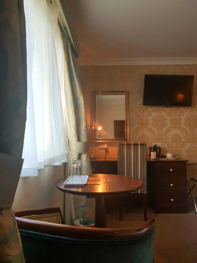 The Chetwynde Hotel 배로우인퍼니스 외부 사진